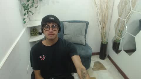 Snapshot of aaronbeer_ chatting on 11, 2, 2026 Aaron online show from 11, 2, 2026