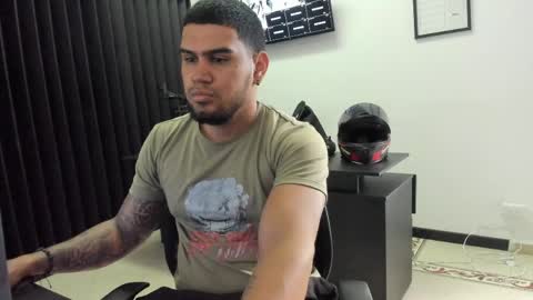 Snapshot of aaronhunter__ chatting on 29, 4, 2026 ig aaron hunter123 online show from 29, 4, 2026