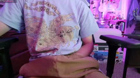 Snapshot of aaronskeetman chatting on 26, 7, 2026 Aaron Skeetman online show from 26, 7, 2026