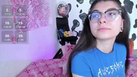 Snapshot of abbie_senjen chatting on 12, 10, 2025 April online show from 12, 10, 2025