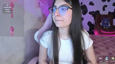 Snapshot of abbie_senjen chatting on 15, 10, 2025 April online show from 15, 10, 2025