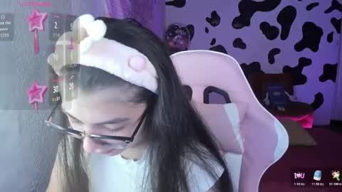 Snapshot of abbie_senjen chatting on 22, 10, 2025 April online show from 22, 10, 2025