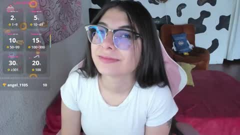 Snapshot of abbie_senjen chatting on 26, 10, 2025 April online show from 26, 10, 2025