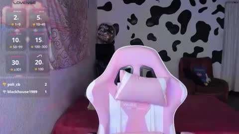 Snapshot of abbie_senjen chatting on 31, 10, 2025 April online show from 31, 10, 2025