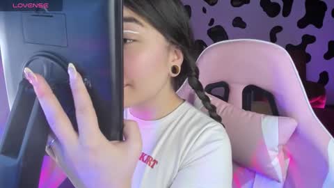 Snapshot of abbie_senjen chatting on 6, 11, 2025 April online show from 6, 11, 2025