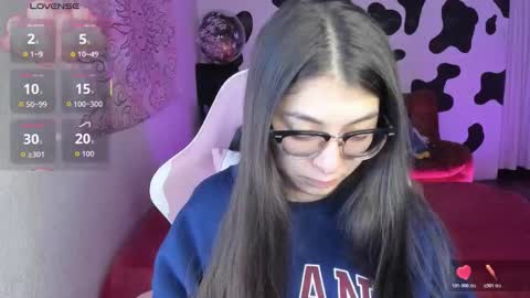 Snapshot of abbie_senjen chatting on 9, 11, 2025 April online show from 9, 11, 2025