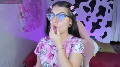 Snapshot of abbie_senjen chatting on 14, 11, 2025 April online show from 14, 11, 2025