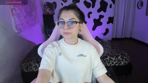 Snapshot of abbie_senjen chatting on 29, 11, 2025 April online show from 29, 11, 2025