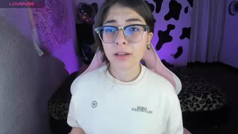 Snapshot of abbie_senjen chatting on 30, 11, 2025 April online show from 30, 11, 2025