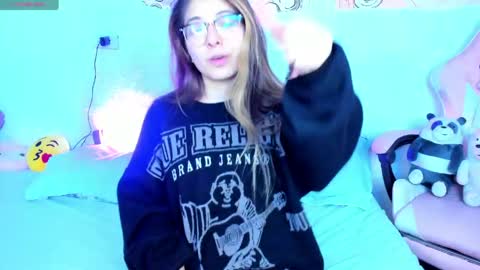 Snapshot of abbie_senjen chatting on 7, 5, 2026 April online show from 7, 5, 2026