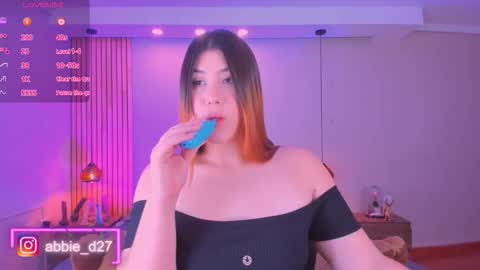 Abbie Edmond  online show from 25, 11, 2025