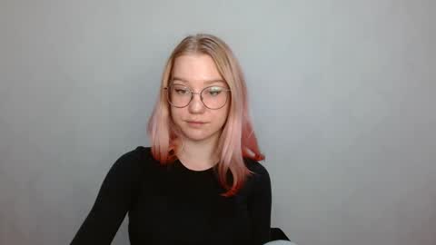 Abby Lovense is active online show from 15, 12, 2024