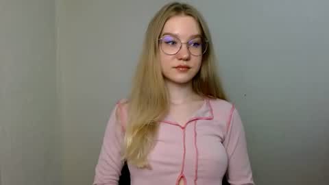 Abby Lovense is active online show from 17, 6, 2026
