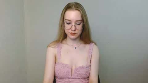 Abby Lovense is active online show from 20, 7, 2026