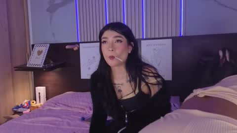 abella_as_ online show from 4, 12, 2025