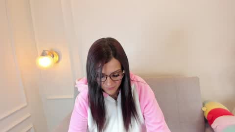 Abril jones online show from 7, 2, 2025