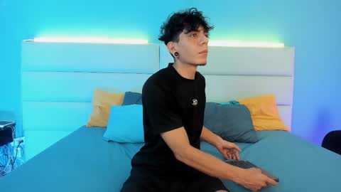 Snapshot of abrilandjulian chatting on 28, 2, 2026 Abril and Julian online show from 28, 2, 2026