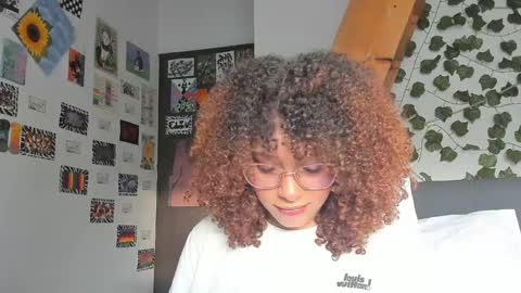 Snapshot of ada_gales_ chatting on 18, 12, 2024 Isa online show from 18, 12, 2024