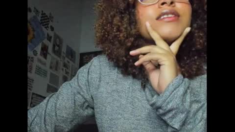 Snapshot of ada_gales_ chatting on 6, 2, 2025 Isa online show from 6, 2, 2025