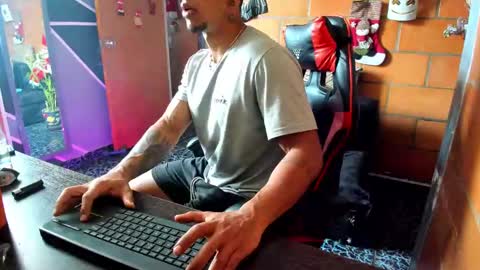 Adam Valencia online show from 30, 12, 2024