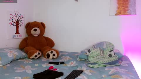 Snapshot of adams_niki chatting on 15, 2, 2025 ADAMS Y NIKI online show from 15, 2, 2025