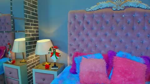 Adelaine online show from 17, 12, 2025