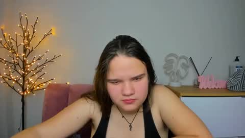 Snapshot of adelecruzz chatting on 12, 2, 2025 adelecruzz online show from 12, 2, 2025