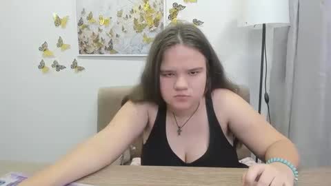 Snapshot of adelecruzz chatting on 8, 3, 2025 adelecruzz online show from 8, 3, 2025