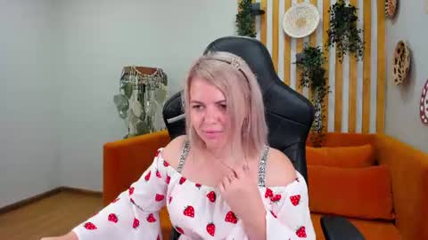 Snapshot of adeleravelle chatting on 16, 7, 2026 AdeleRavelle online show from 16, 7, 2026