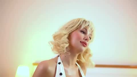 Snapshot of adelineking chatting on 7, 5, 2026 Ade online show from 7, 5, 2026