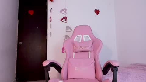 Snapshot of adelle_rose1 chatting on 18, 2, 2025 Adelle online show from 18, 2, 2025