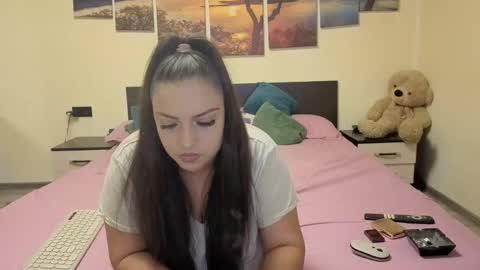 Adellineee online show from 16, 4, 2026