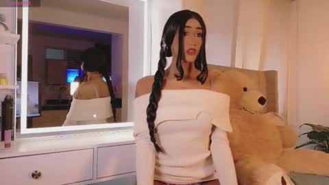 Isabellafirst online show from 3, 12, 2025