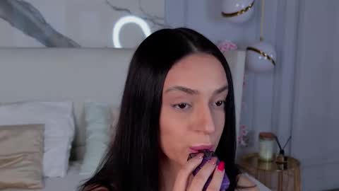 adoracortes online show from 24, 11, 2025