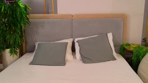 adoracortes online show from 6, 4, 2026