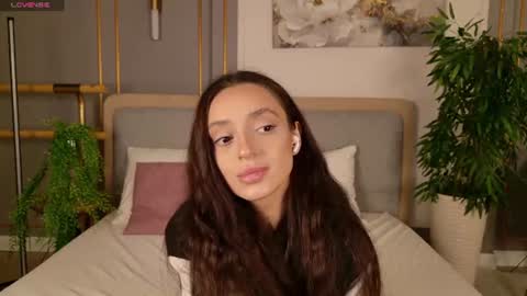 adoracortes online show from 24, 7, 2026