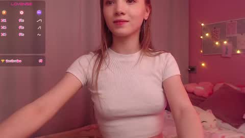 Snapshot of adria_arjona chatting on 20, 6, 2026 Eva online show from 20, 6, 2026