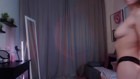 Snapshot of adria_arjona chatting on 25, 6, 2026 Eva online show from 25, 6, 2026
