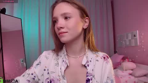 Snapshot of adria_arjona chatting on 17, 7, 2026 Eva online show from 17, 7, 2026