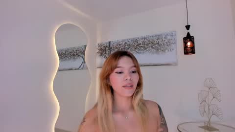 Snapshot of adria_ross chatting on 11, 5, 2026 Adriana online show from 11, 5, 2026