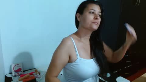 Snapshot of adriana_milf chatting on 12, 12, 2024 Adriana milf online show from 12, 12, 2024