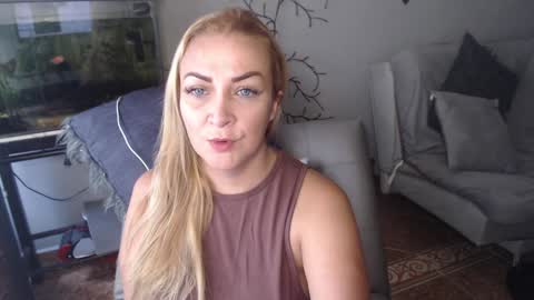 Snapshot of adrianapdes chatting on 28, 1, 2025 Adriana Paredes online show from 28, 1, 2025