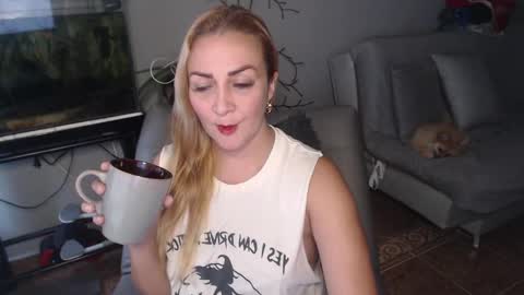 Snapshot of adrianapdes chatting on 17, 2, 2025 Adriana Paredes online show from 17, 2, 2025