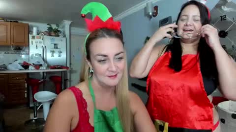 Snapshot of adrianapdes chatting on 15, 11, 2025 Adriana Paredes online show from 15, 11, 2025