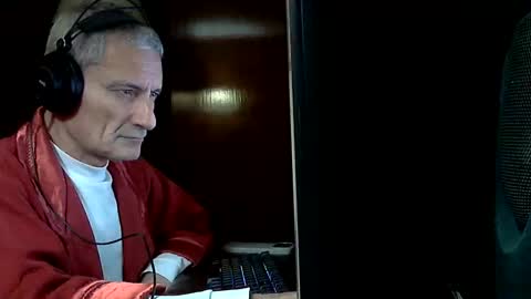 Snapshot of adrianlatino chatting on 10, 6, 2026 Adrian online show from 10, 6, 2026