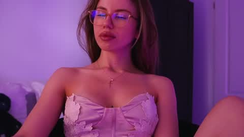 Aelia online show from 15, 6, 2026