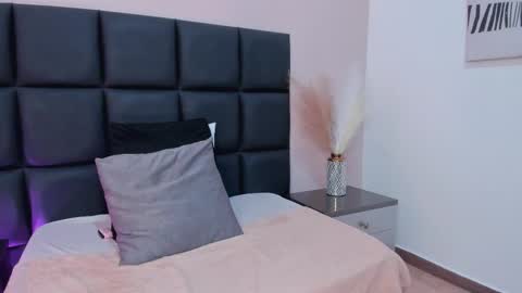 aelinduvalier online show from 16, 10, 2025