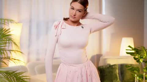 Hi Im Eva online show from 26, 6, 2026