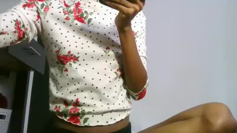 Snapshot of africadeluxe chatting on 4, 1, 2025 Africa online show from 4, 1, 2025