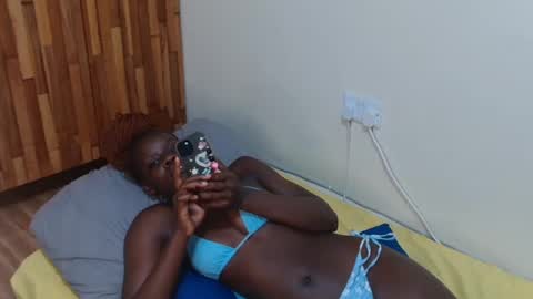 Snapshot of african_petite14 chatting on 9, 7, 2026 African petite14 online show from 9, 7, 2026